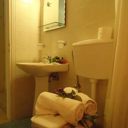Ccb Bruskos Hotel 3*